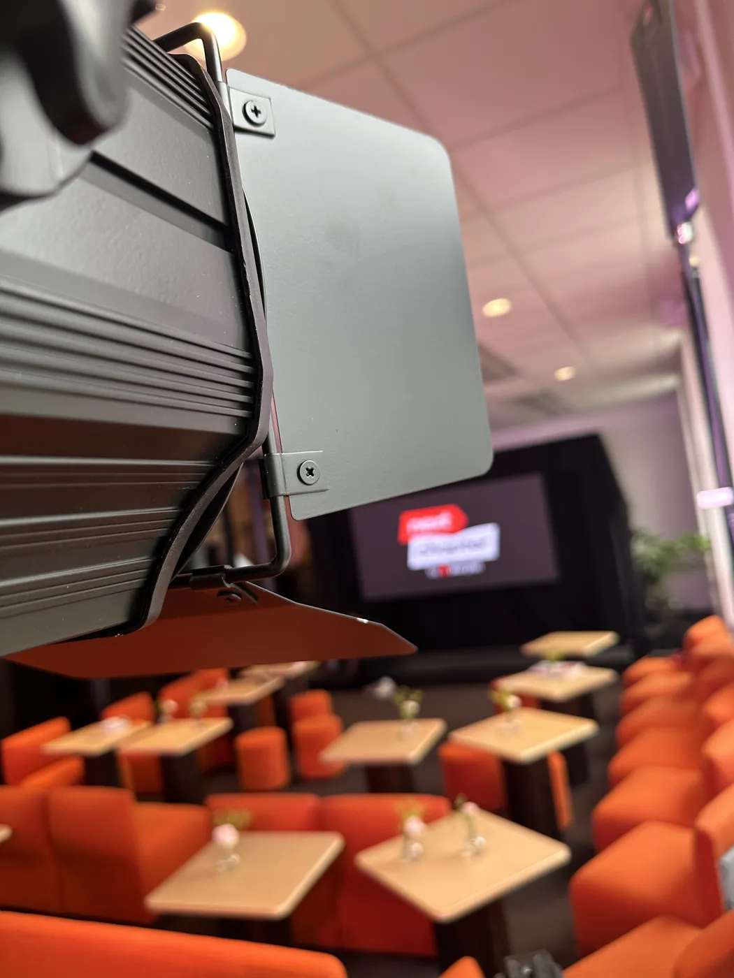 Projektor över publiken på Storytels event